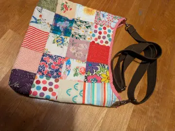 패치워크 디자인 숄더백