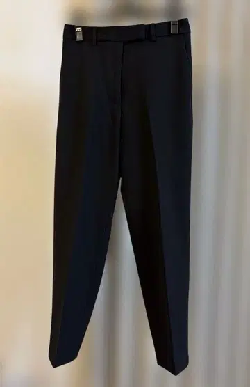 새상품 Mila Owen 미라 오웬 뒷밴딩 테이퍼드 팬츠 블랙 사이즈2