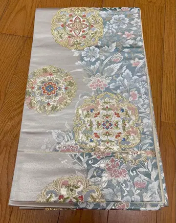 연한 그레이 꽃무늬 자수 후쿠로 오비