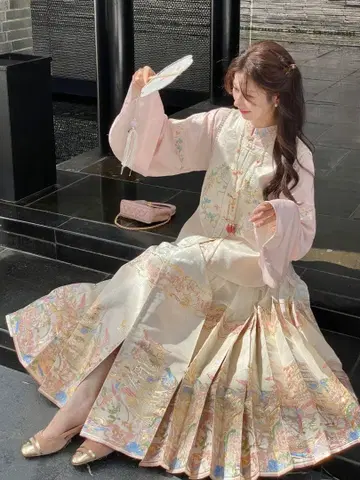 전통 의상 마면 스커트 크림색 꽃무늬 누각 패턴 사이드 지퍼 부착