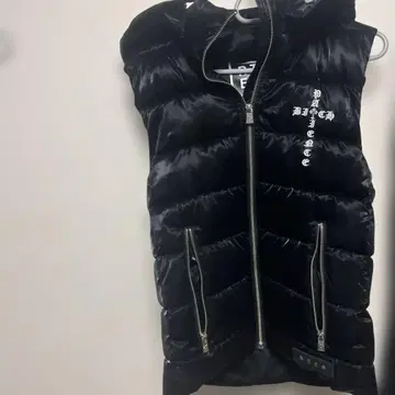 아담스 저글러 블랙 후드 부착 다운 베스트