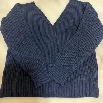 네이비 V넥 니트 38