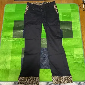 CavariA 표범 무늬 플레어 팬츠 46