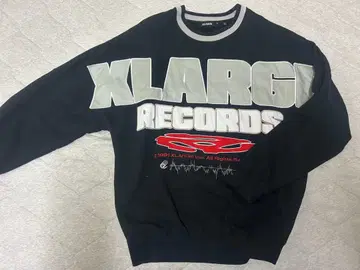 XLARGE 그래픽 맨투맨 블랙