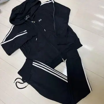 Rady 블랙 셋업 큐빅