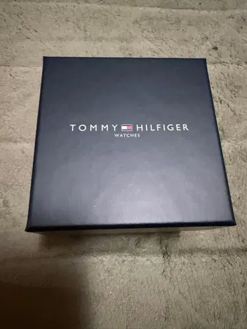 타미힐피거 X 스페이스 잼 콜라보 워치 시리얼 No. 51/1100