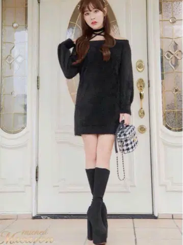 미셸 마카롱 샤기 크로스 니트 원피스