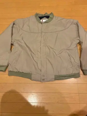 가이 로렌 베이지 점퍼