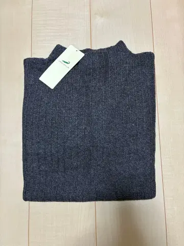 미사용 새상품 크로커다일 다크 그레이 스웨터 L