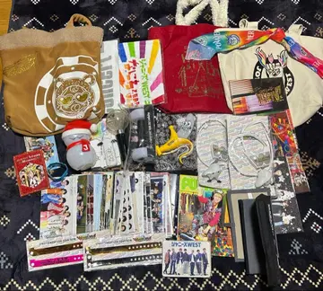 WEST. 굿즈 묶음 판매