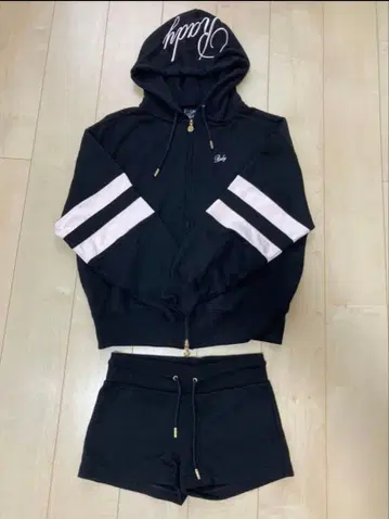 Rady 캐주얼 셋업 블랙 후드 부착