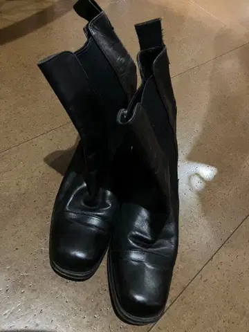 꼼므뜨 모드 천연 가죽 블랙 부츠 24.5