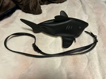 상어형 숄더백 블랙