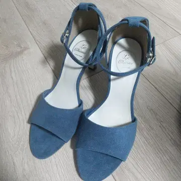 새상품 블루 스웨이드 앵클 스트랩 하이힐 펌프스