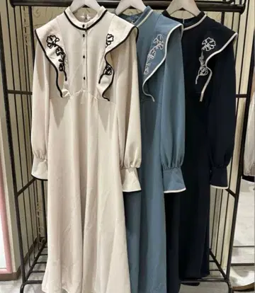 릴리안 캐럿 코드 자수 원피스 가디건