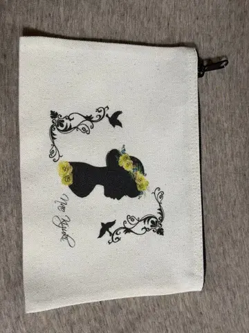 타카네노 나데시코 죠츠키 나오 파우치