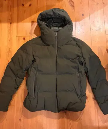 유니클로 심리스 다운 후드티 아우터 남성용 XL 다크 그린 그린 컬러