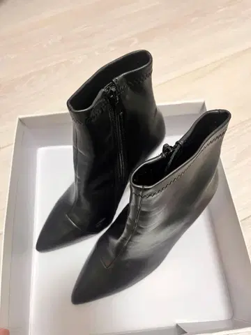 블랙 스틸레토 부츠