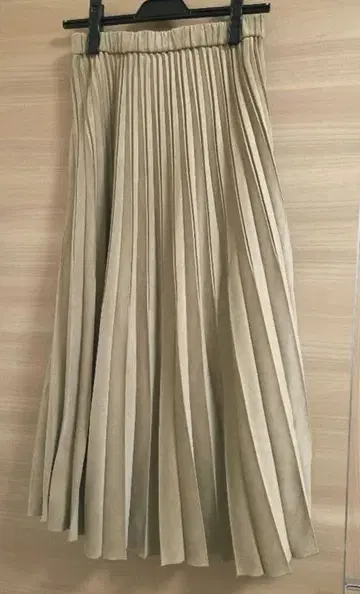 인디비 베이지 플리츠 롱 스커트 S 사이즈
