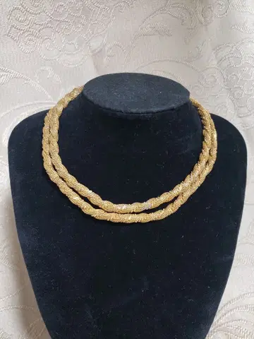 골드 트위스트 디자인 목걸이