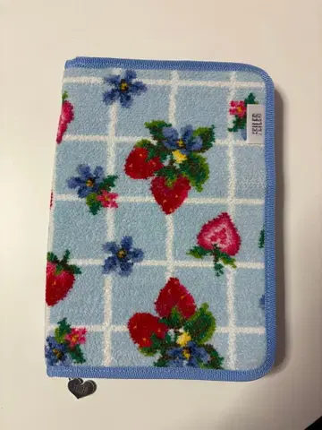 페이 멀티 파우치 스트로베리 필드 쁘띠