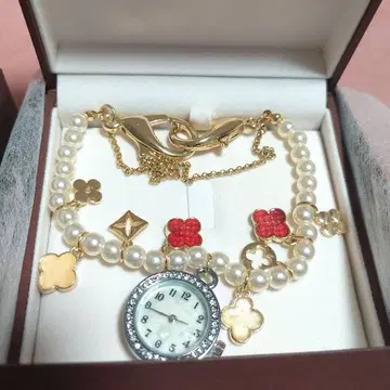ELIZABETH 시계 달린 참 팔찌