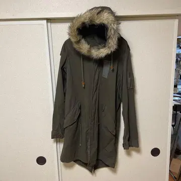 올리브색 퍼 달린 모즈 코트