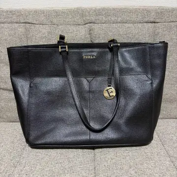 FURLA 블랙 토트백 참 포함