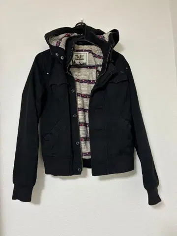 캐나다 브랜드 TNA 아우터 아웃도어