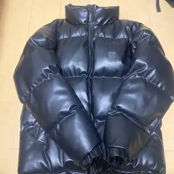 블랙 다운 자켓 지퍼 포함