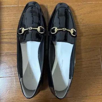 유나이티드 애로우즈 에나멜 로퍼 새상품급