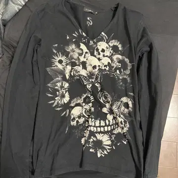 CIVARIZE 블랙 스컬 디자인 긴팔 티셔츠 46