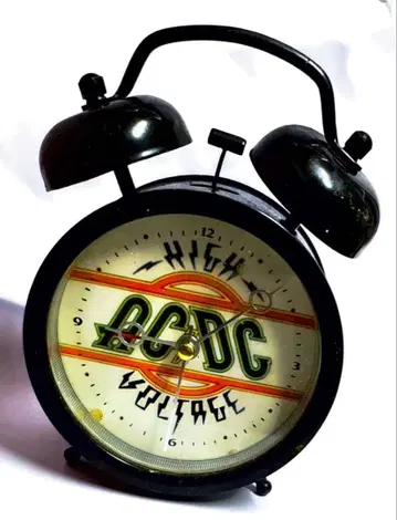 AC/DC 하이 볼티지 탁상시계