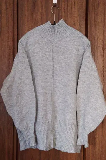 그레이 하이넥 니트