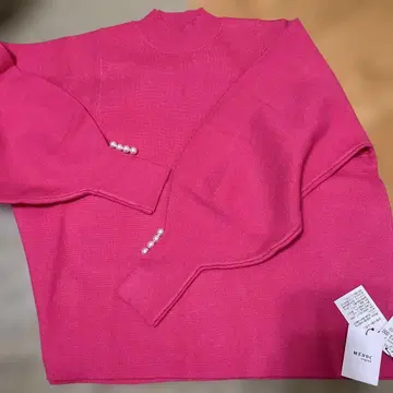 MEDOC 펄 버튼이 달린 핑크 니트 야마다야