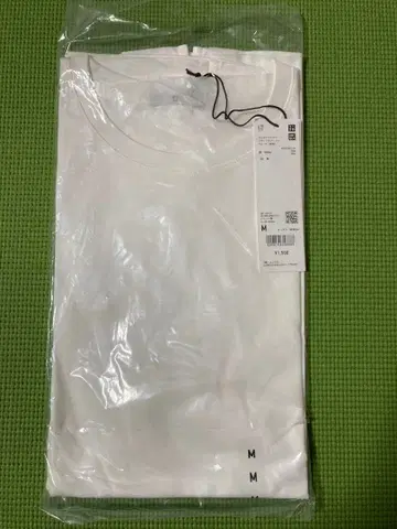+J UNIQLO 화이트 티셔츠 M 사이즈