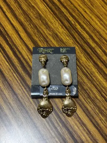 TRIFARI 트리파리 빈티지 귀걸이 골드 미국제