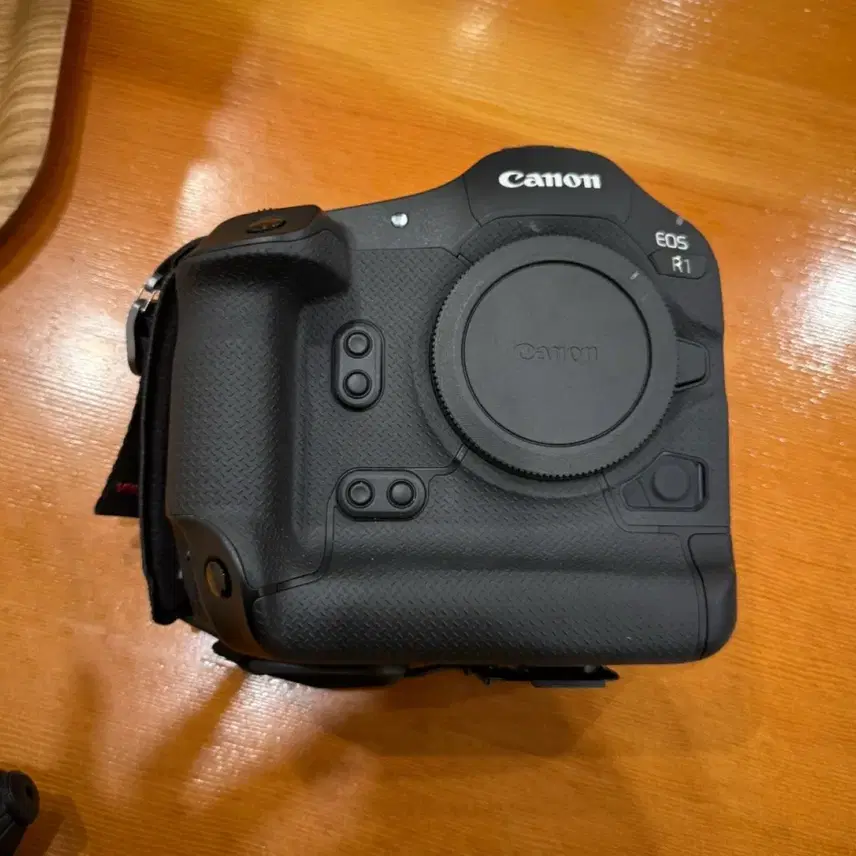 캐논 CANON EOS R1 미러리스 카메라 판매합니다 650만원