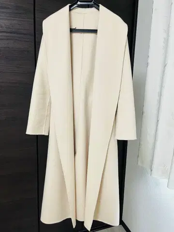 베이지 롱 코트