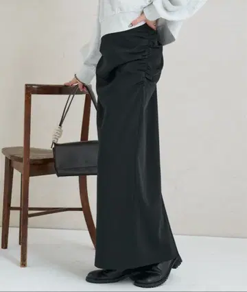 사이드 개더 턱 스커트