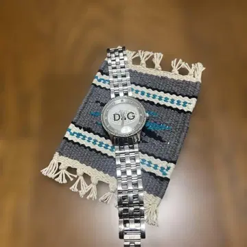 최종 가격 인하 레어 D&G 다이아몬드 장식 실버 시계