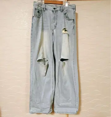 영거송 라이트 블루 데미지 와이드 레그 데님 진