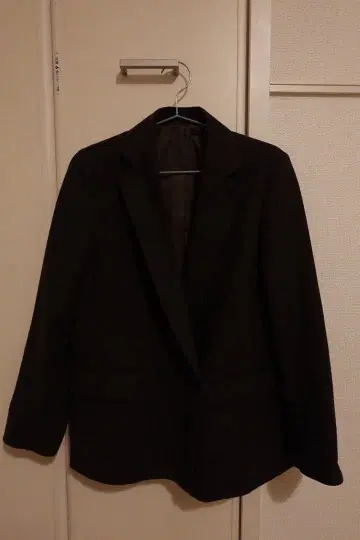 유니클로 다크 브라운 체크 무늬 테일러드 자켓