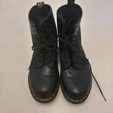 블랙 가죽 부츠 골드 로고