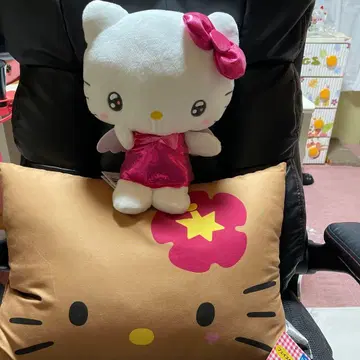 헬로키티 2세트입니다.