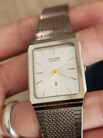 시계 SUNLORD 현재 가동 중입니다