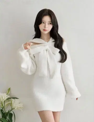 다리치 후디 오프숄더 니트 미니 원피스 화이트