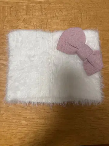 헬로키티 리본 포함 화이트 퍼 니트 모자