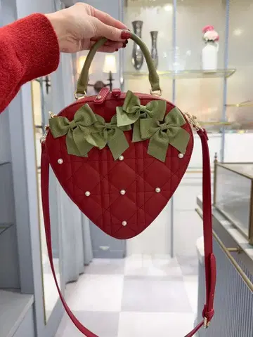 택 포함 새상품 메종 드 플뢰르 딸기 숄더백 2way 온라인 완판