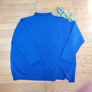 파란 니트 스웨터 하이넥 포켓 부착 Leshy forest